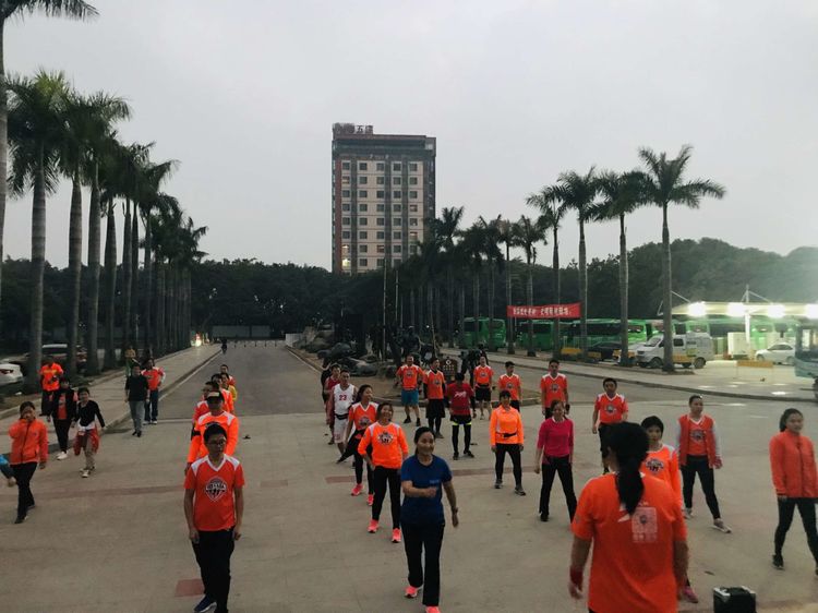 相逢是歌相聚是缘你我同行下句,相逢是缘相聚是情诗