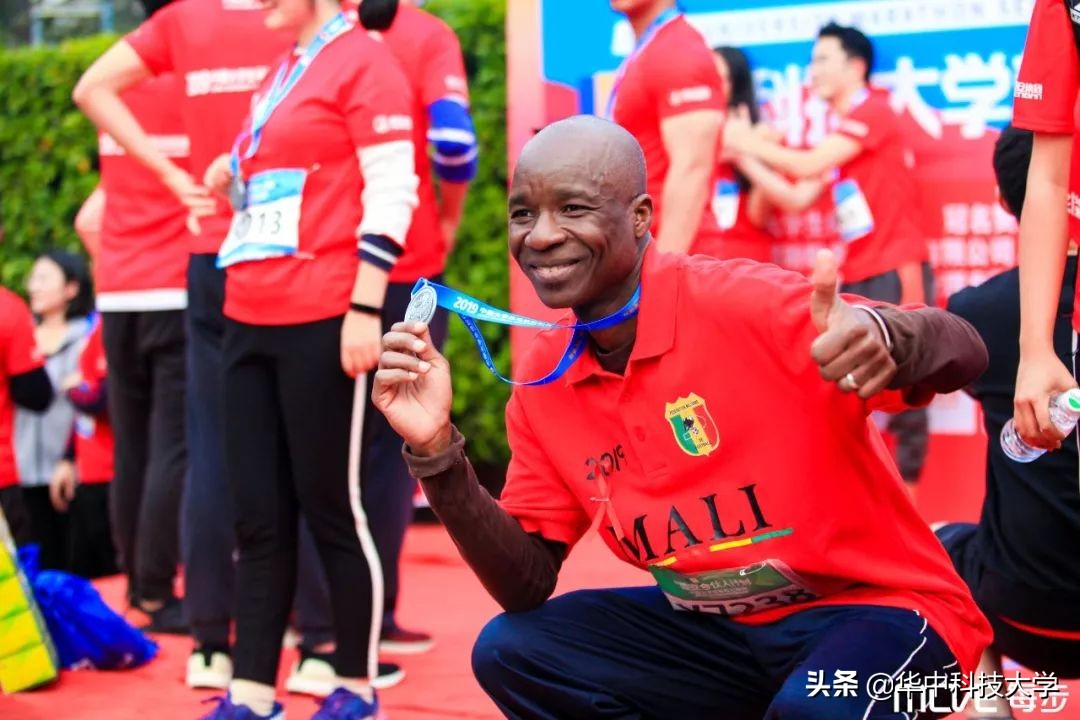 校园看跑步比赛,校园马拉松比赛