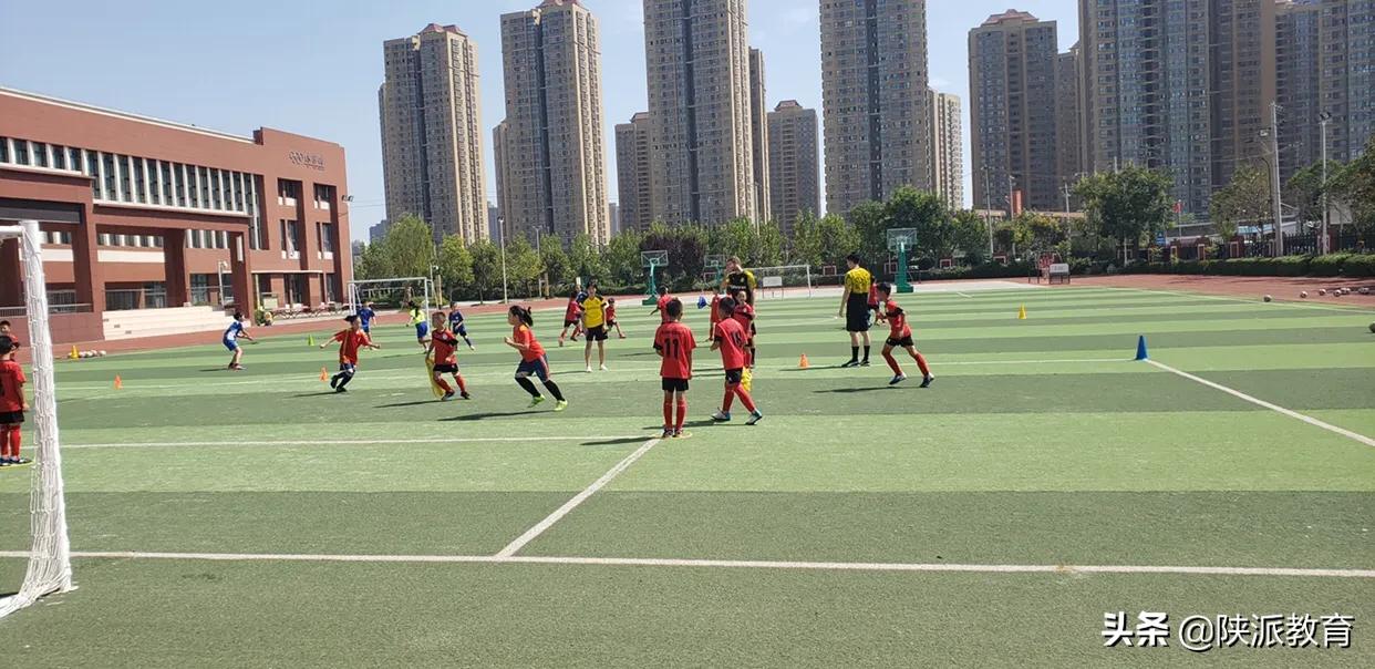 沣东新城小球员们接受德国多特蒙德俱乐部专业培训