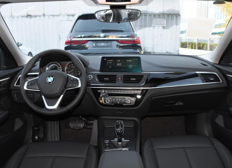 2023款奔驰a180l和宝马120i,奔驰a级180和200哪个更值得买