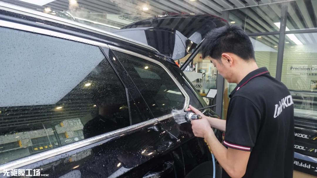 新款途锐漆面保护膜隐形车衣施工,途锐威固隔热膜