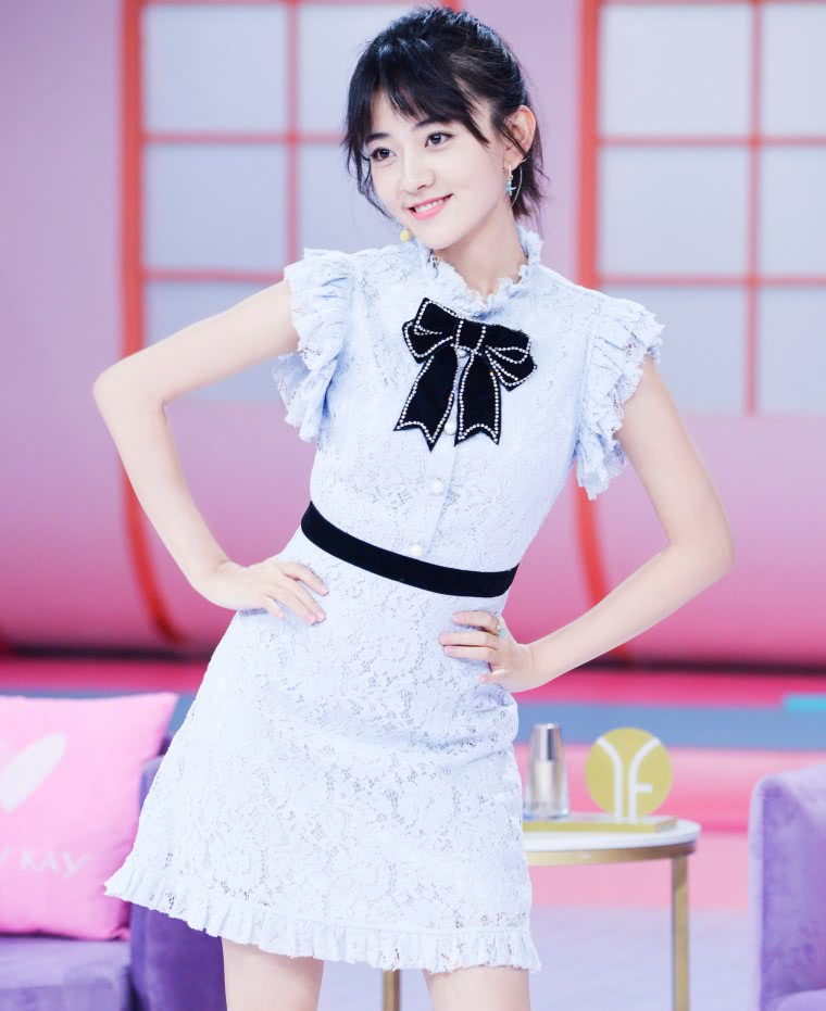 有一种蝴蝶结，叫梁洁的蝴蝶结，简单不失美感