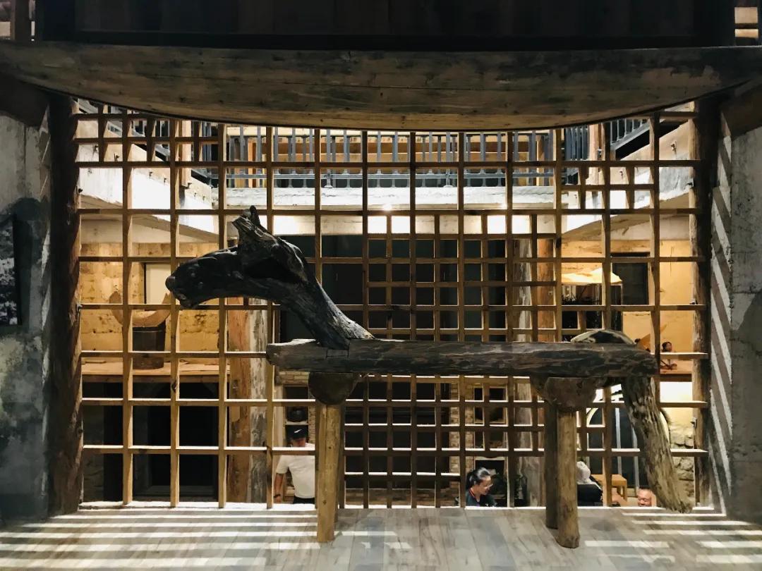 娲睙鑹烘湳璁哄潧,娲睙鏍囧織璁捐