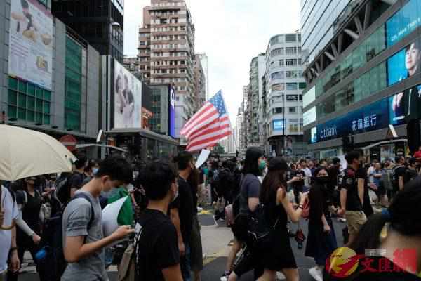 最新：香港警方旺角清场！暴徒竟拆*旗国**升“独”旗