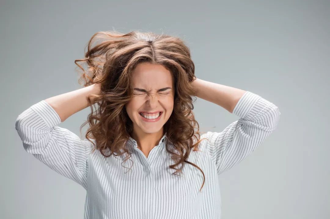 那个老找我聊天的好友，被我拉黑了，早点远离一直消耗你的人