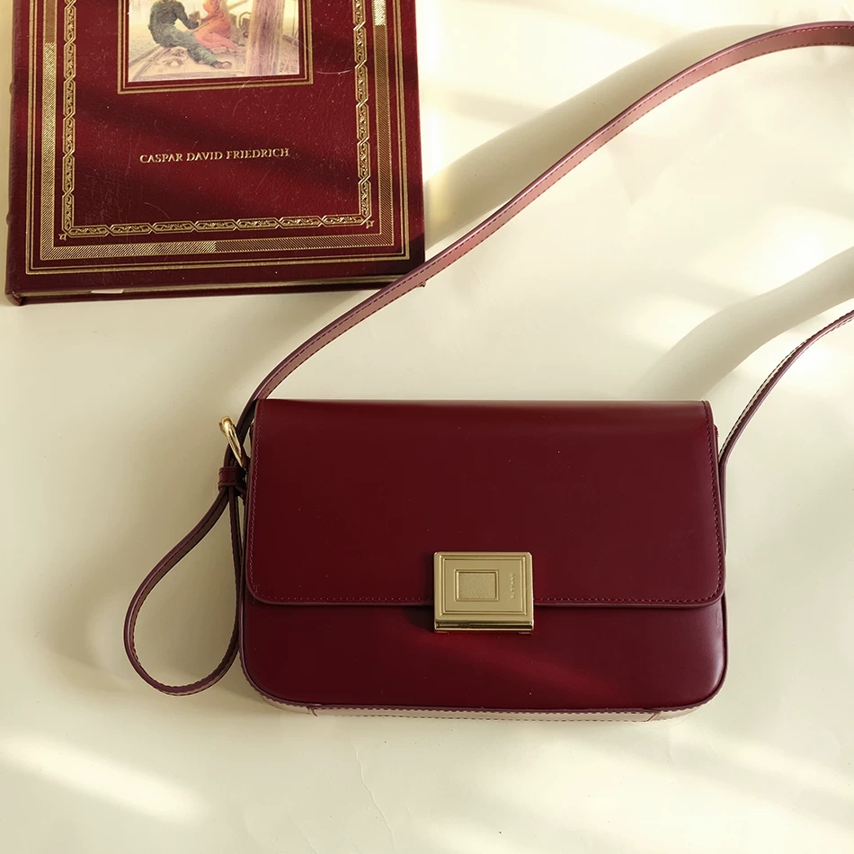 和小ck差不多的牌子的包,小众轻奢包品牌小ck