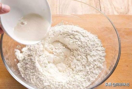 小苏打食用碱泡打粉酵母粉的区别,酵母粉泡打粉小苏打食用碱的区别