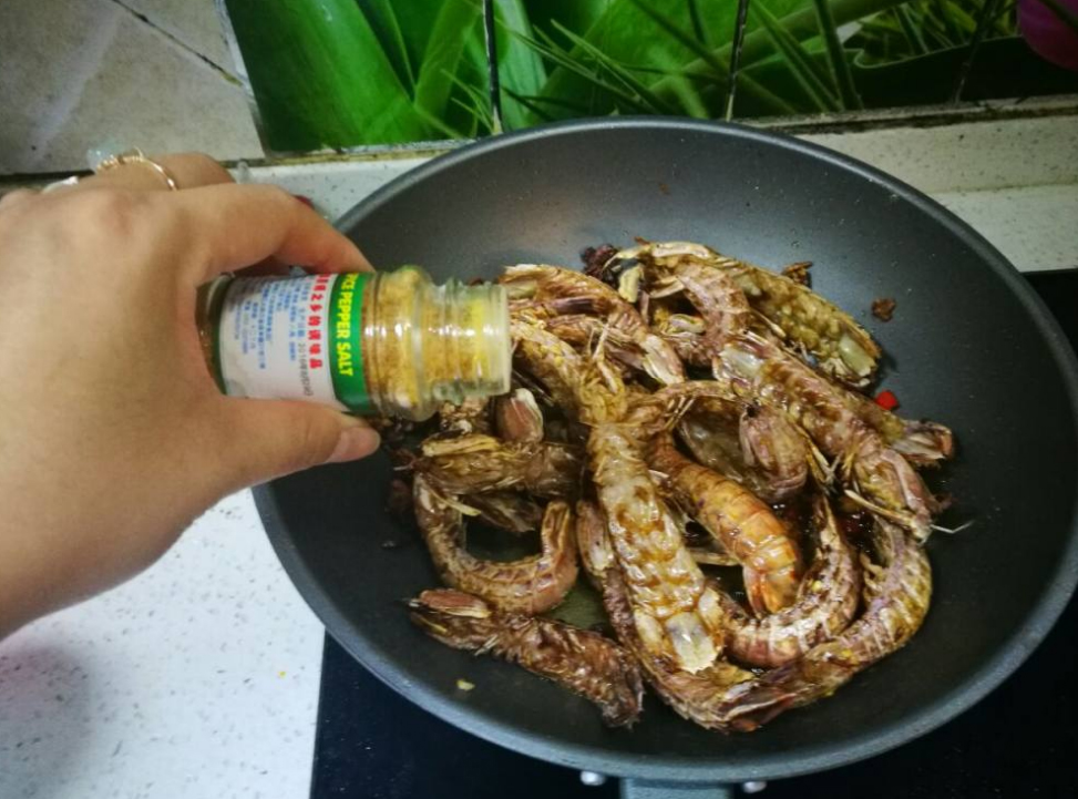 咸香可口外脆里嫩的椒盐皮皮虾,家常版椒盐皮皮虾怎么做才不油
