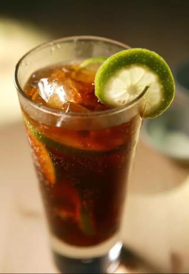 适合男生喝的鸡尾酒常饮,男生适合喝的鸡尾酒