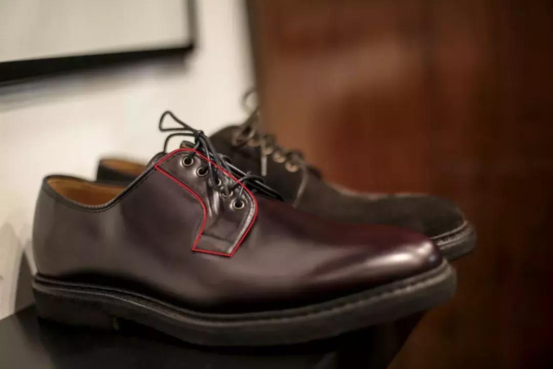 脚大不穿尖头皮鞋,脚大不怕鞋松