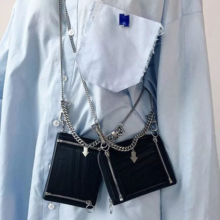 小哥哥答应我别再背双肩包了好吗？挂脖包才是时下潮男必备