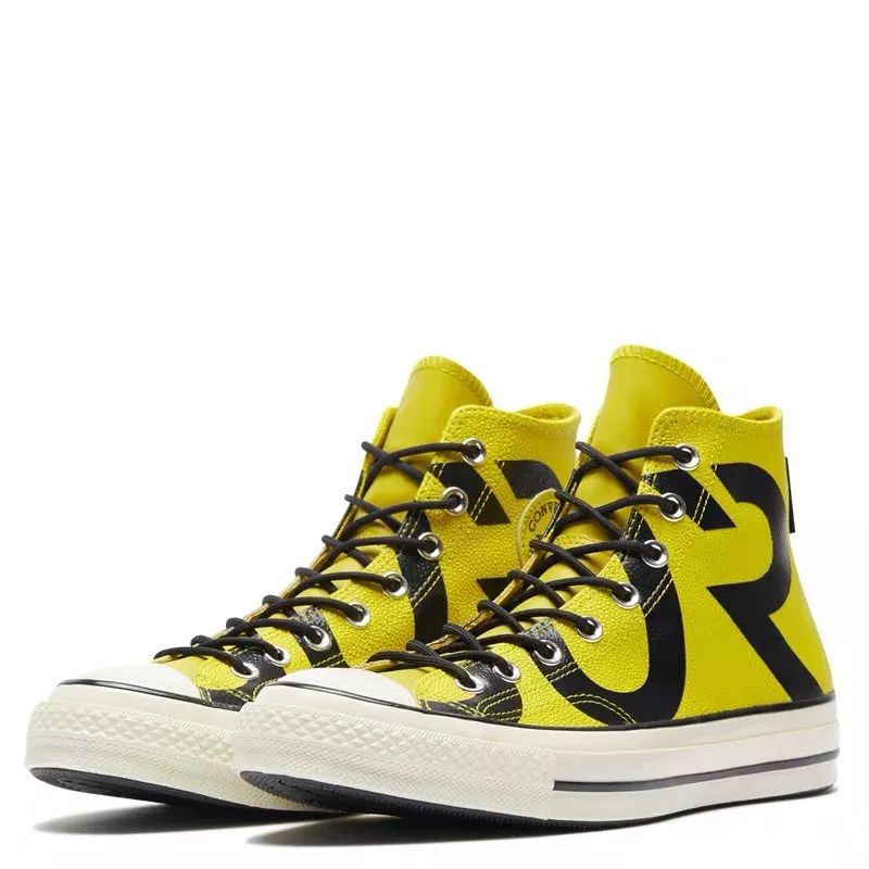 欧阳娜娜穿匡威经典款,匡威高帮帆布鞋欧阳娜娜