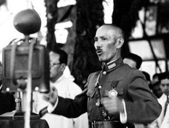 记者提问：老蒋回大陆，能担任什么职位？总理微微一笑说了五个字