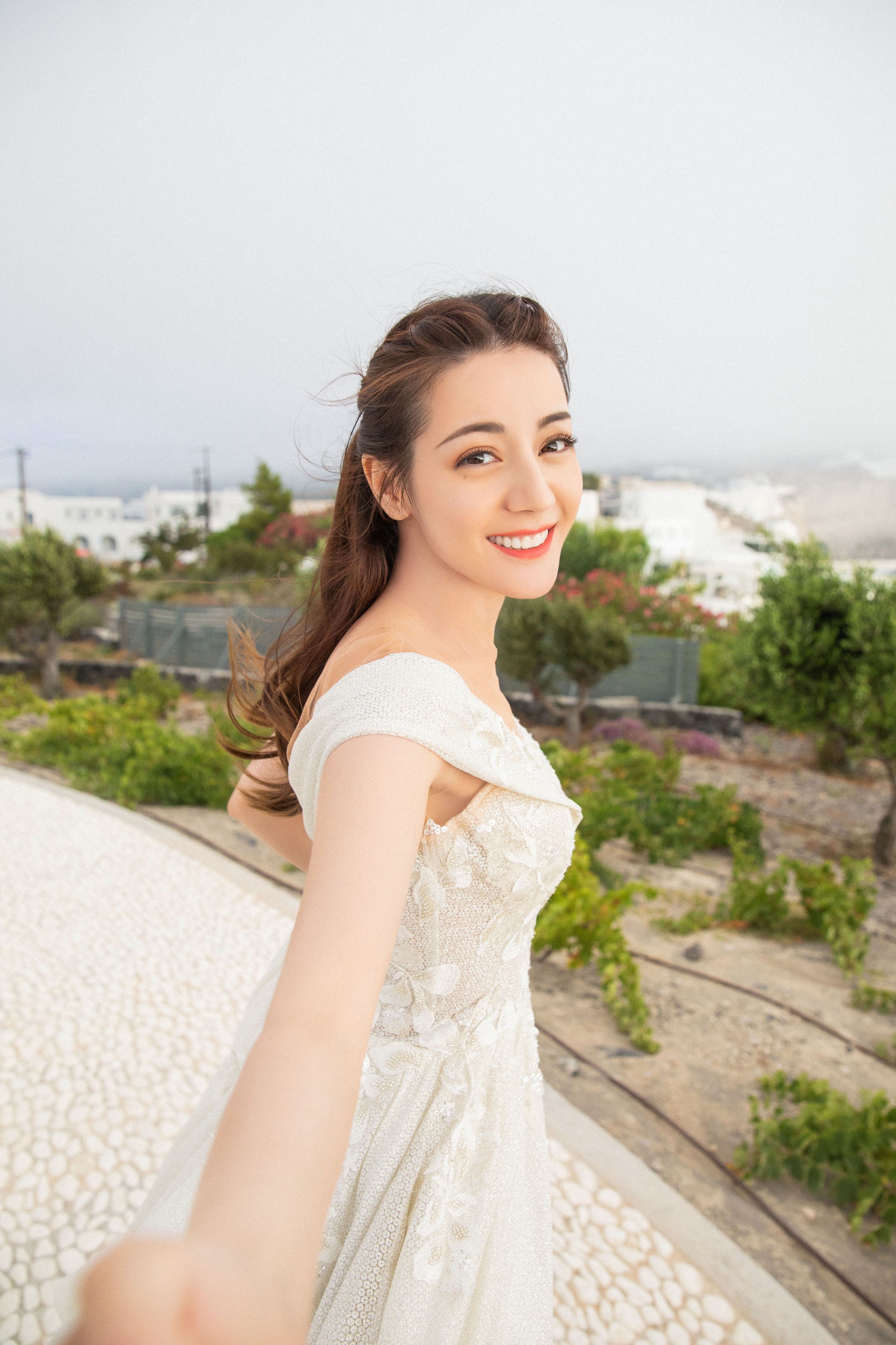 迪丽热巴曝绝美婚纱,迪丽热巴各色系婚纱照集锦