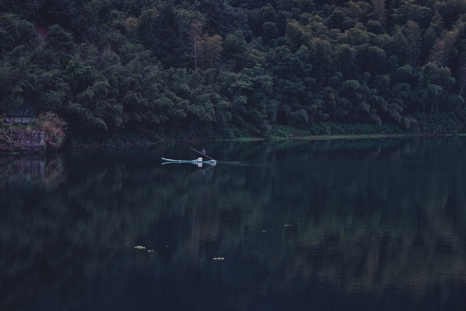 心中有桃花源何处都是山水间,心中若有桃花源何处是水云间