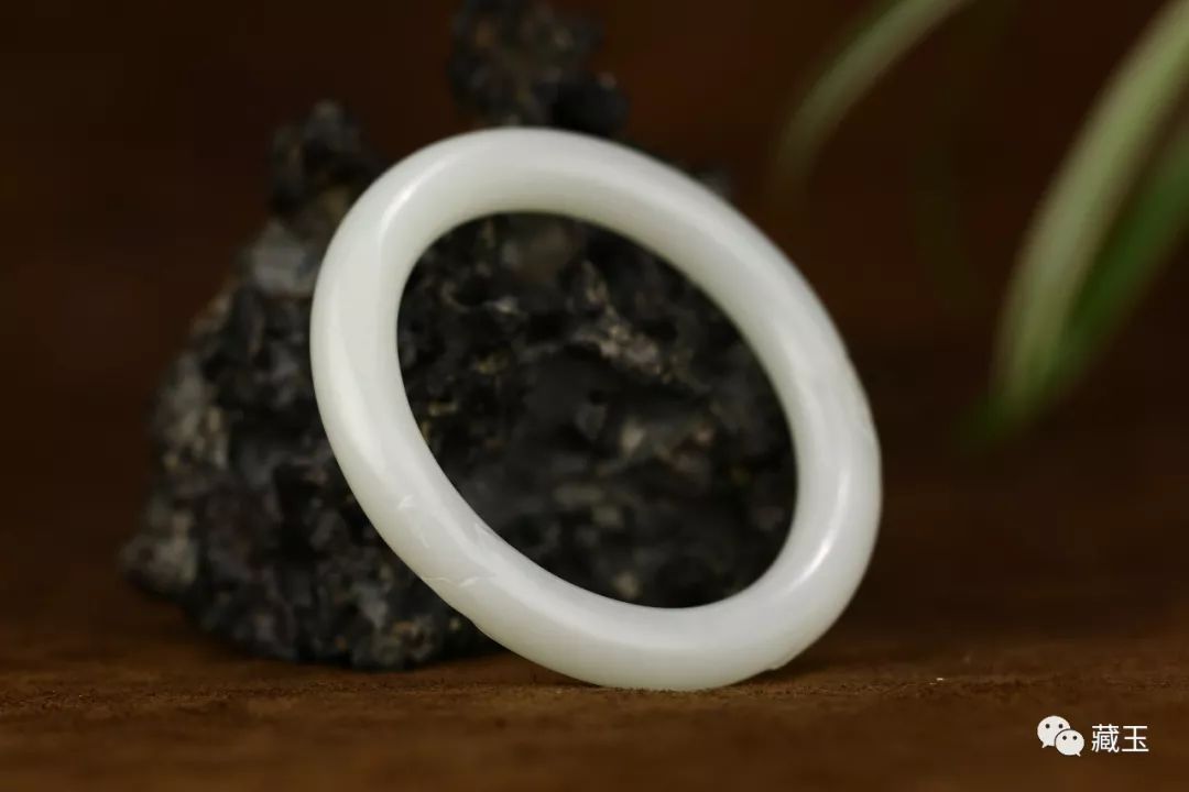 他用两年的时间，结缘一条和田玉手镯！