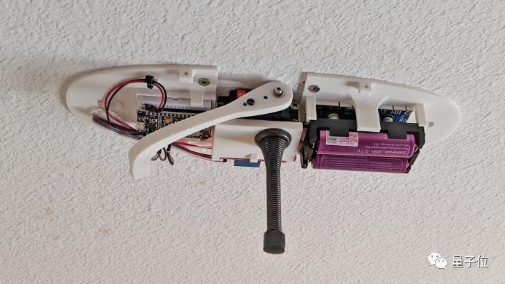 买不到“震楼神器”的外国小哥，用Arduino编了一个