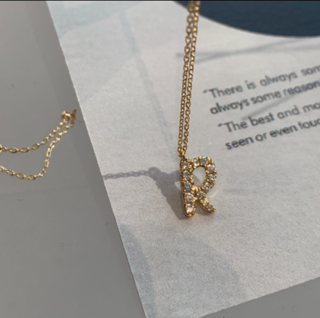 董花花穿粉色半身长裙照片,落魄的阔太太