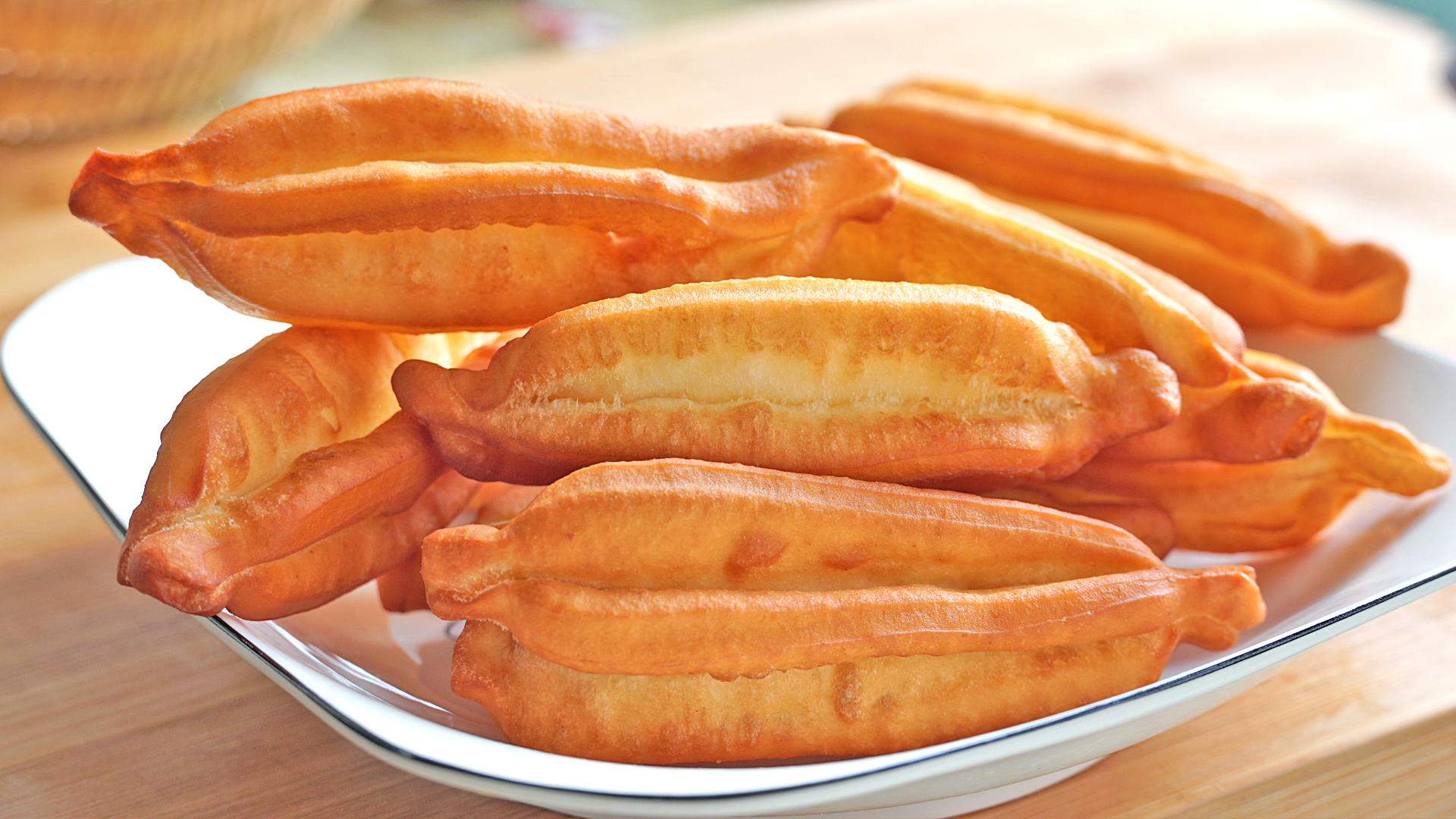 香酥小油条做法不用任何添加剂,家庭自制油条的小窍门