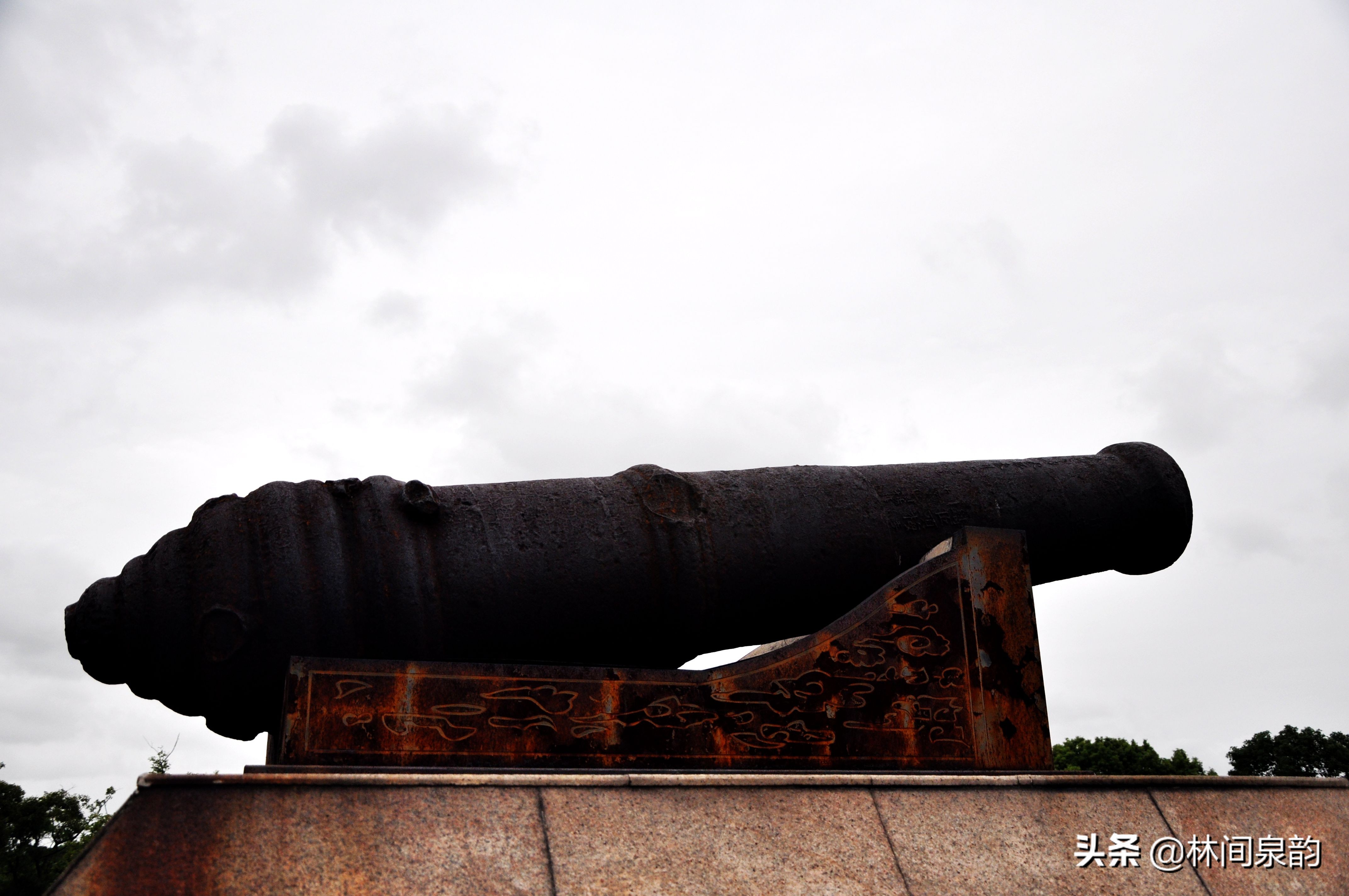 昔日守护边关今朝守护青山,昔日锁江炮台