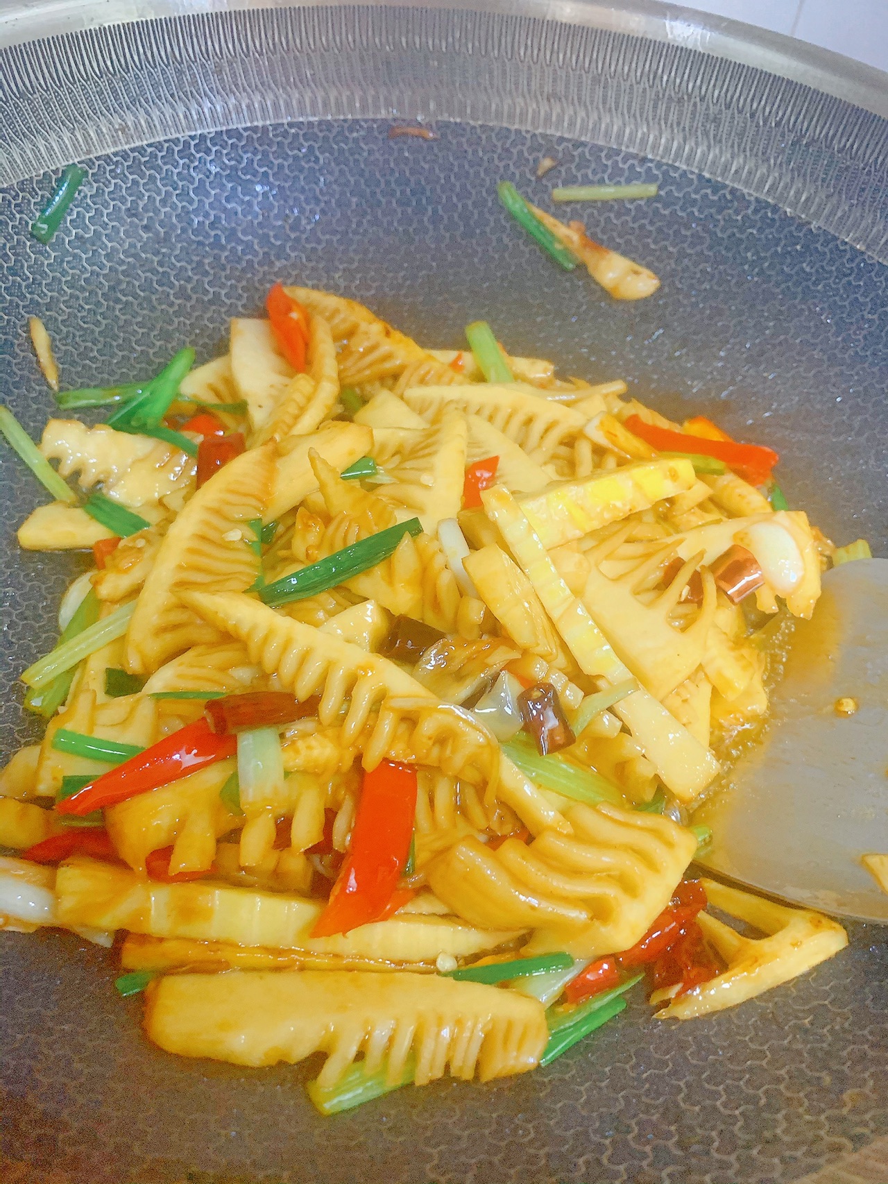 春笋的家常做法春笋焯水后怎么炒,春笋的做法大全家常菜油焖春笋