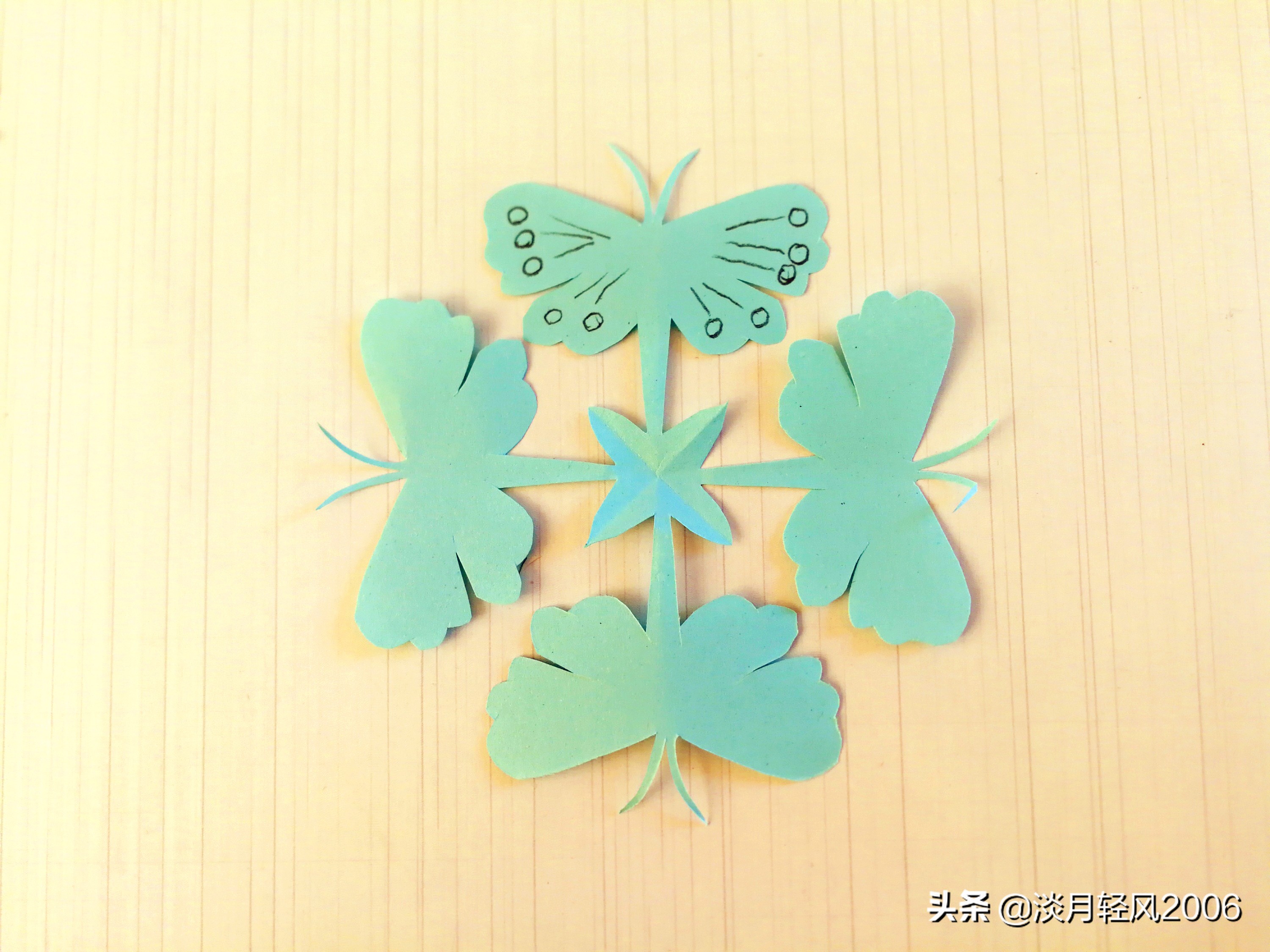 用正方形彩纸折一个蝴蝶会动的,怎样用正方形的卡纸折一个蝴蝶