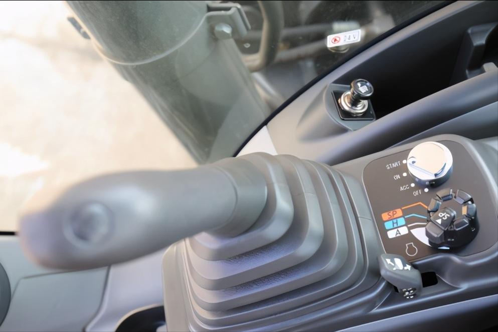 山猫e20挖掘机表演视频,山猫e20挖掘机怎么操作