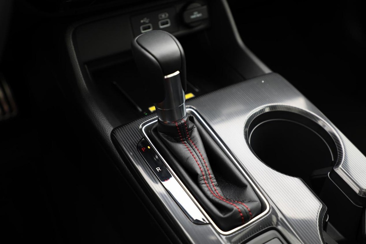 全新思域实车曝光网友小号雅阁,十一代思域和低配雅阁怎么选