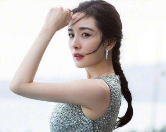 塌鼻梁大鼻头不好看,塌鼻子朝天鼻很丑吗