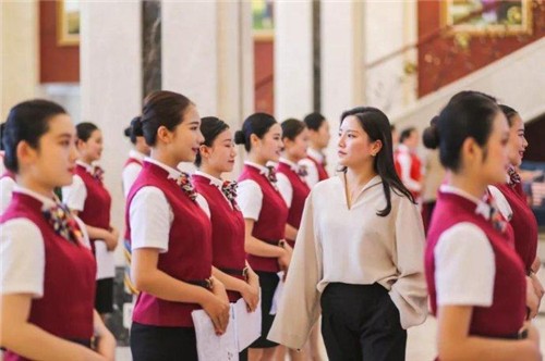 郑强教授讲空姐也招研究生了,郑强教授谈空姐为什么要长得漂亮