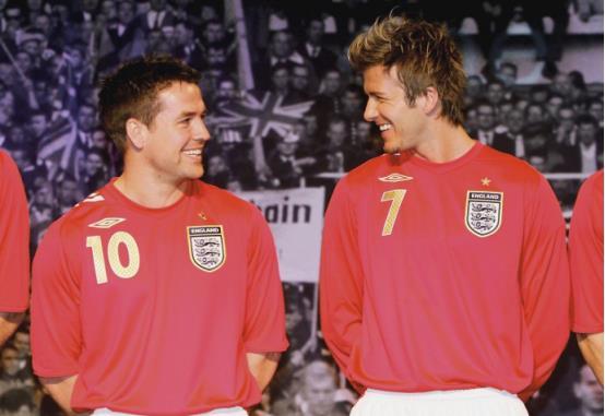 欧文获得过英超冠军视频,欧文十八岁就是英超最佳射手