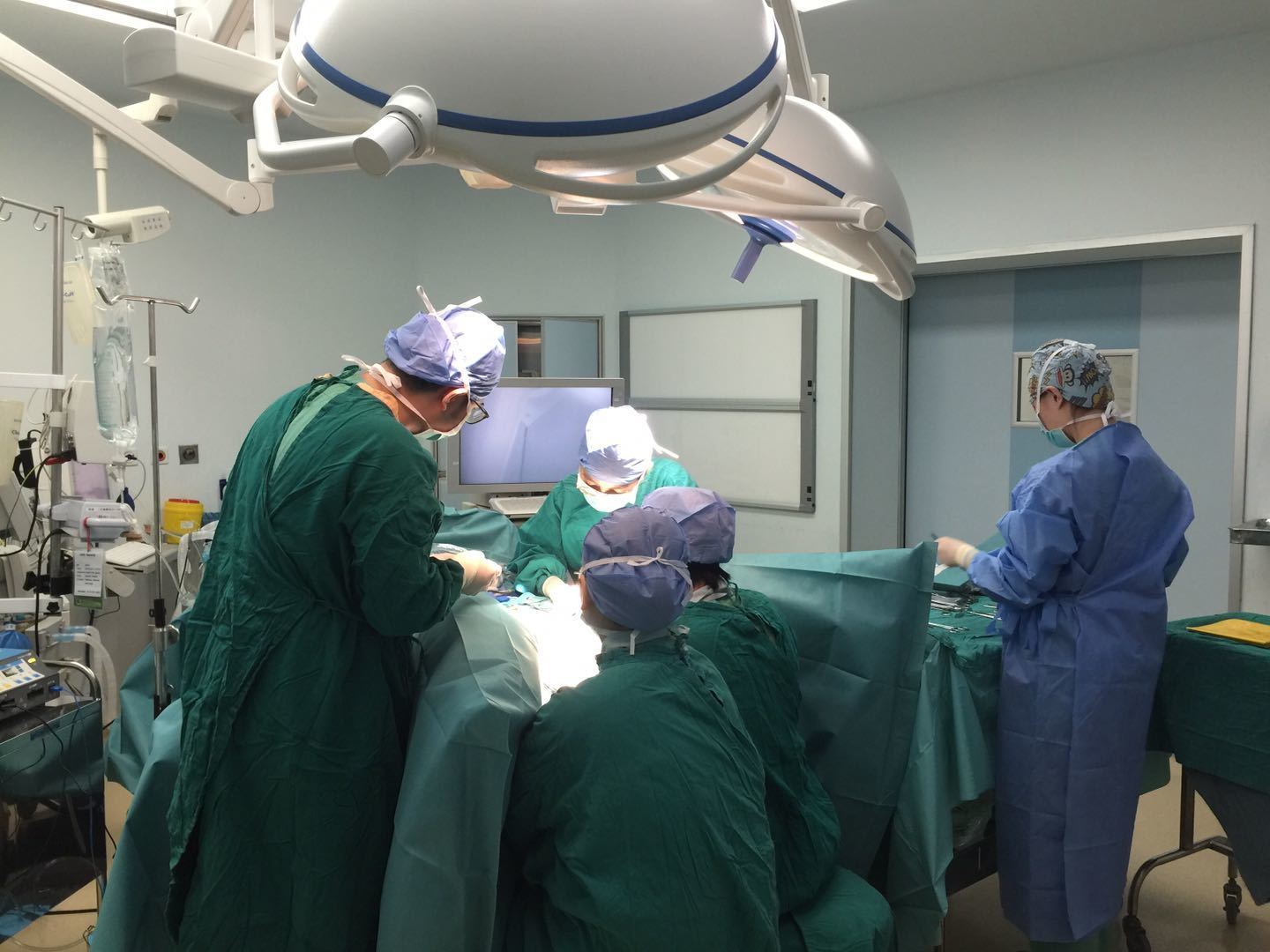 剖腹产和正常产有什么区别,剖腹产和自然生产有何区别