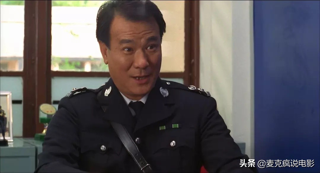 他将饰演警察当职业来做，影坛再也找不出他这样的阿sir专业户了