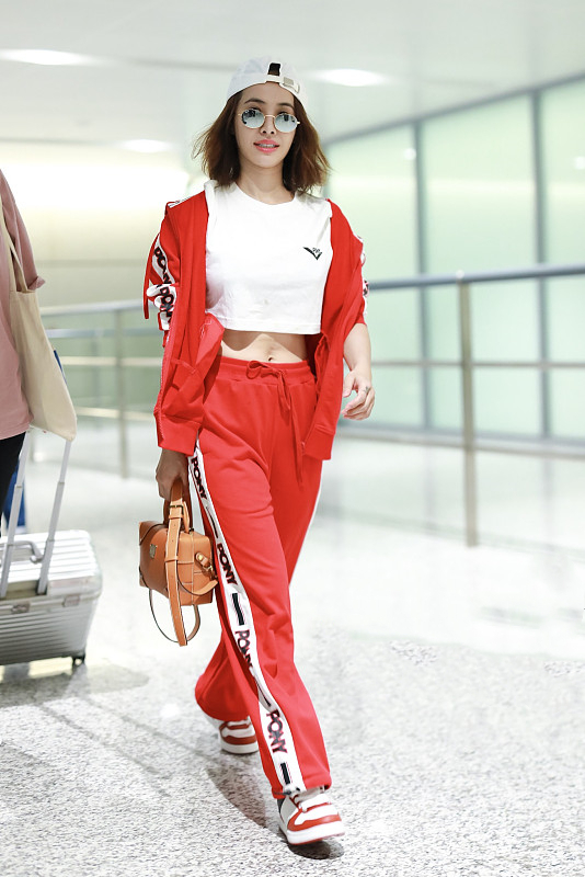 李易峰，吴亦凡等众多明星AJ鞋搭配，潮男潮女一个没少