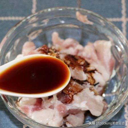 大白菜炒豆干五花肉,豆干炒五花肉教学视频