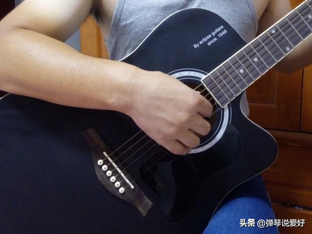 初学吉他为什么只练前三品,吉他为什么自学难度高