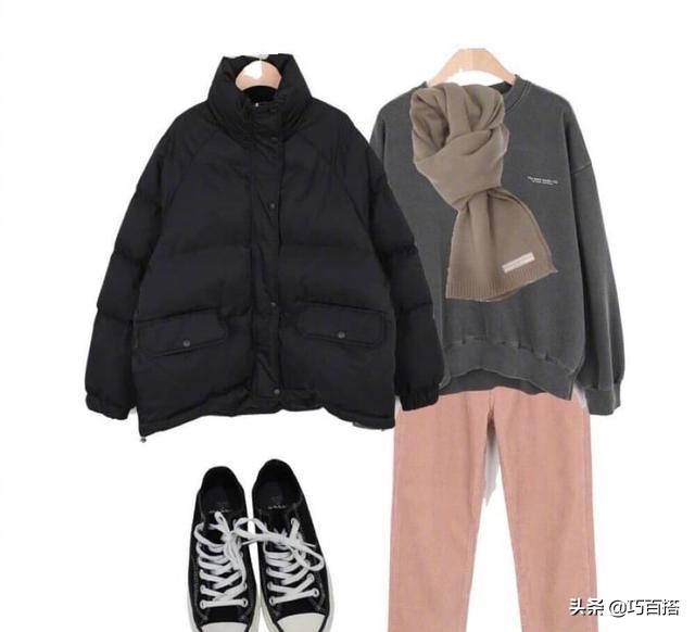 黑色长款棉服特别遮肉百搭又好看,简单气质款黑色棉服