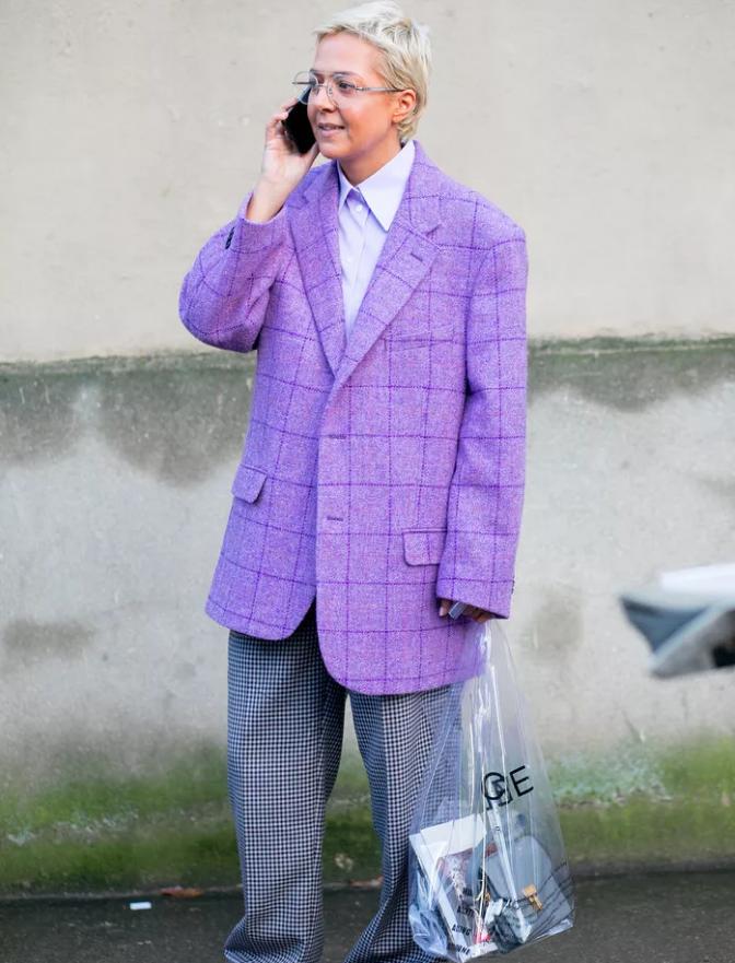 夏天什么颜色的包好看,pvc包流行吗