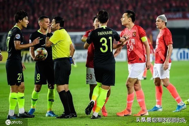 艾克森谢场哭泣,埃克森踢爆足球