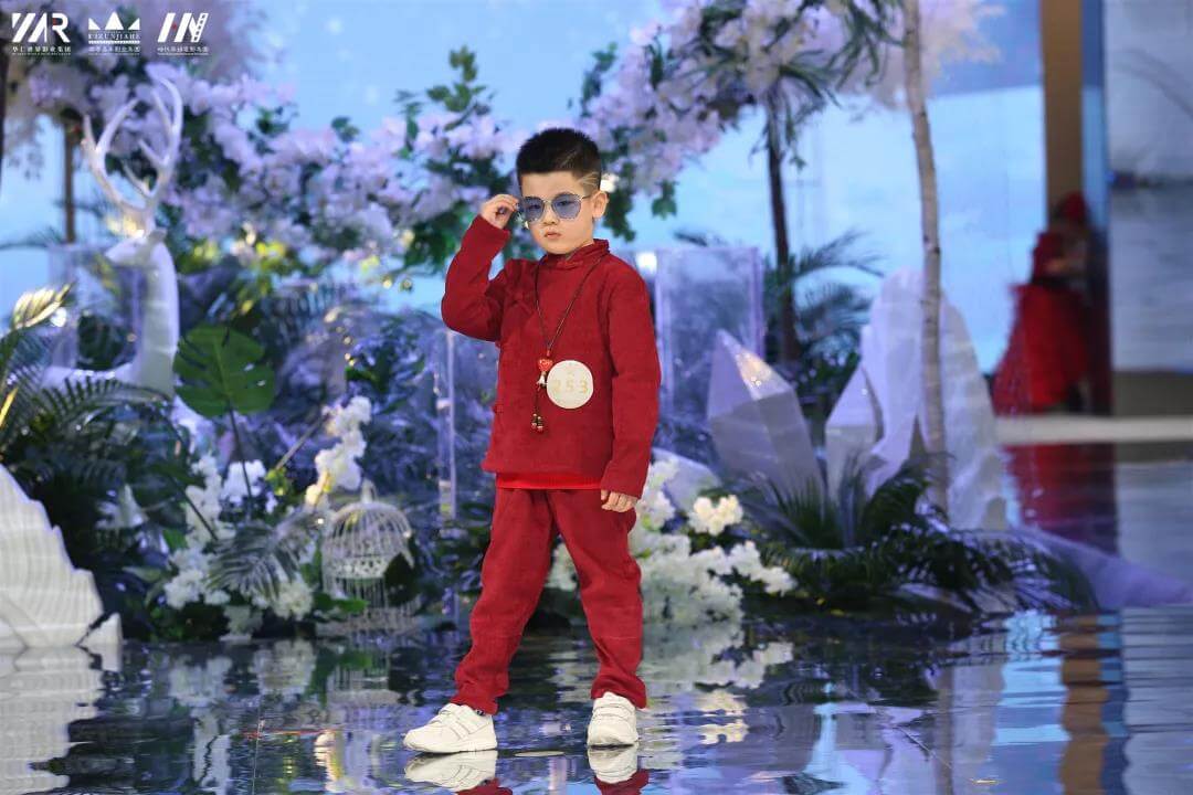 鏃朵唬鍗庡ū灏戝効妯＄壒璇惧爞,鏃朵唬鍗庡ū灏戝効妯＄壒鑰佸笀