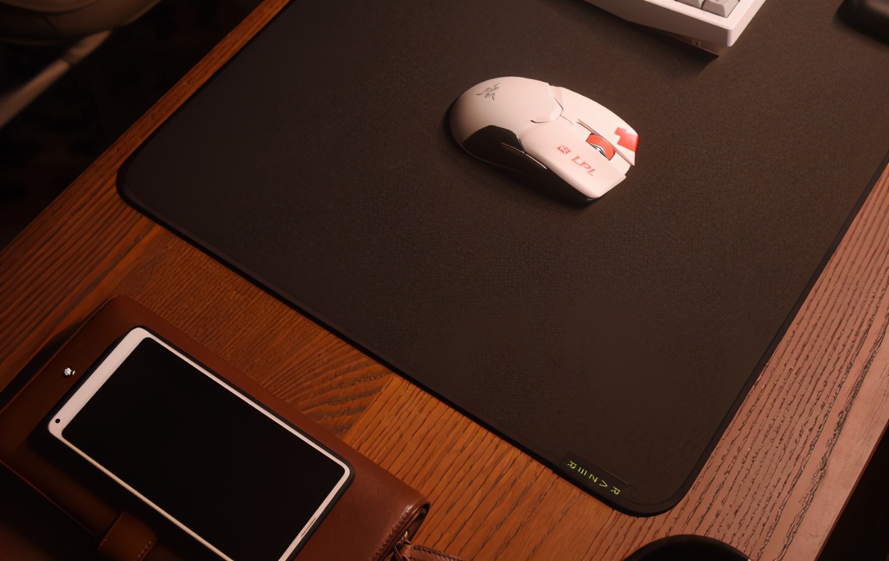 雷蛇鼠标垫烈焰神虫测评,雷蛇重装甲虫v3鼠标垫适合玩fps吗