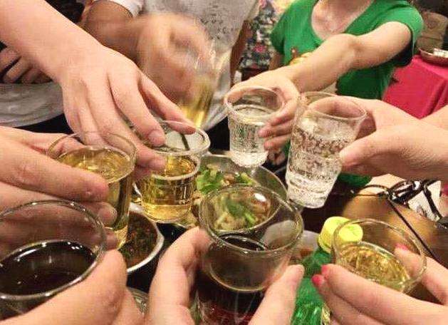 聚会如何避免少喝酒,社交喝酒注意事项