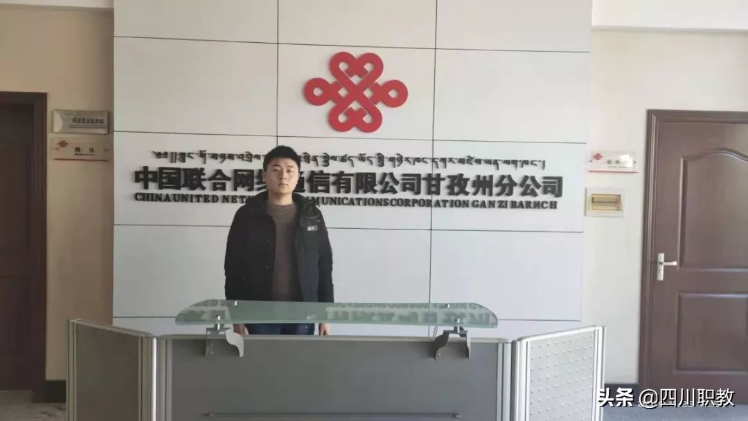 国家骨干邮电通信界翘楚，迎面走来的是四川邮电职院代表队