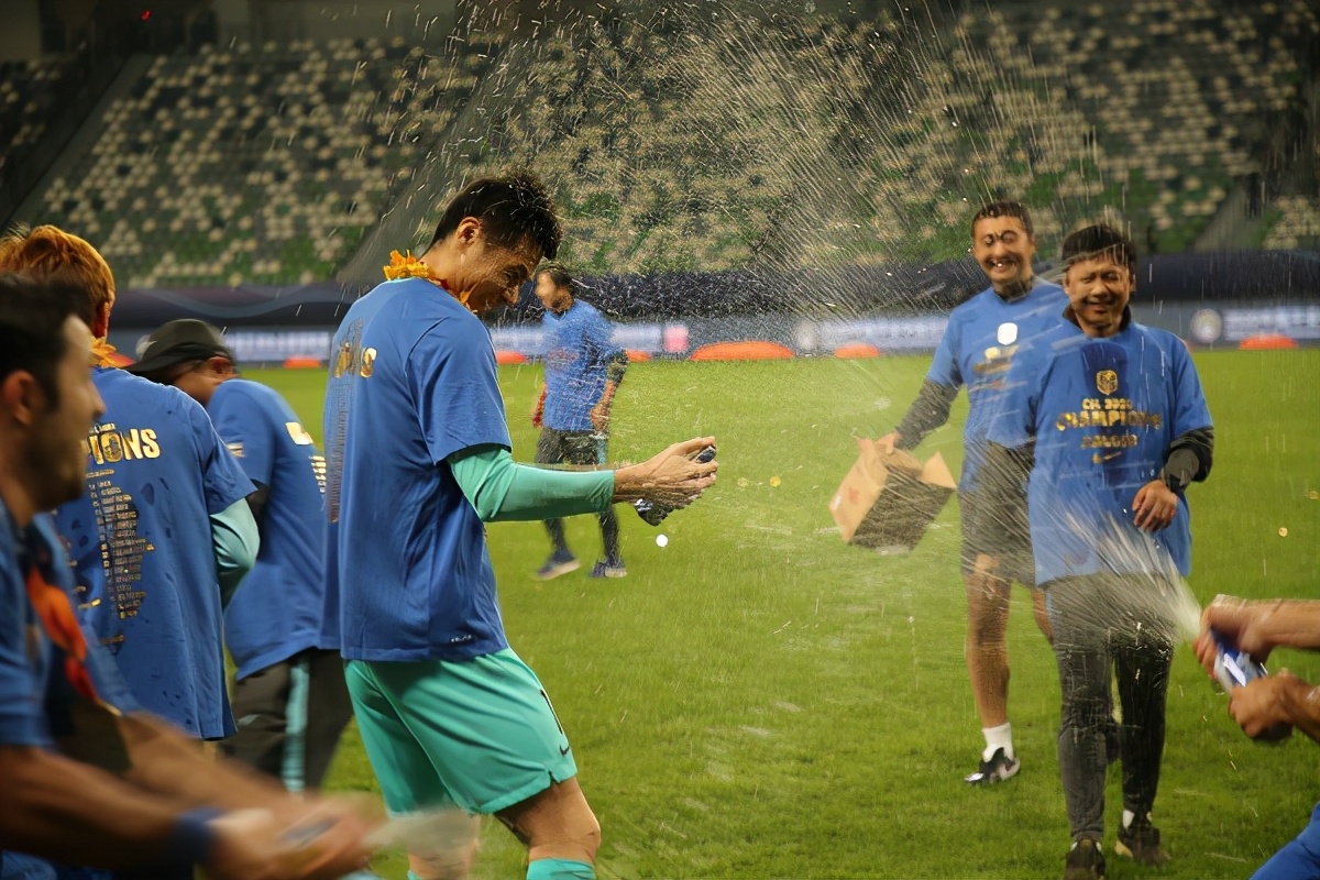 青岛啤酒体验,青岛啤酒为球迷带来极致快乐体验