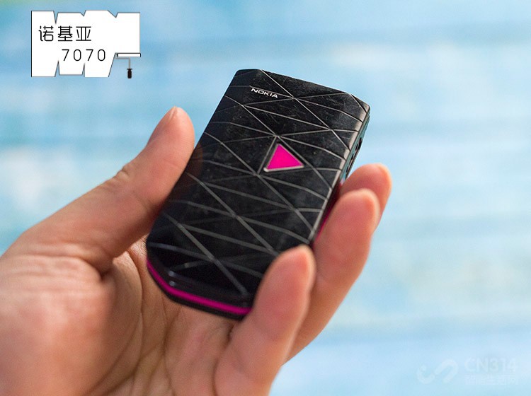 motorazr四代,motorazr2019翻盖折叠屏