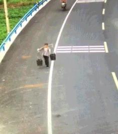 铁砂掌搞笑小视频,搞笑gif妹子你这心机有点深啊