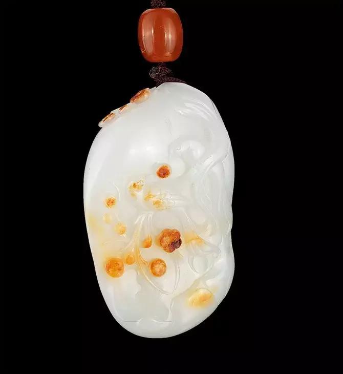 俏色羊脂美玉，美皮玉雕更美