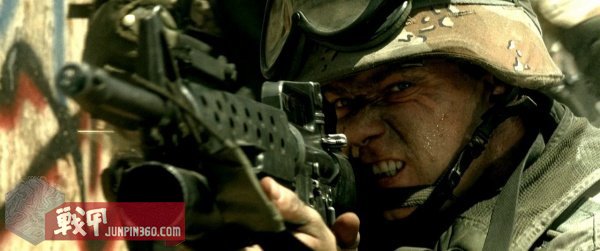 美国黑鹰战机坠落视频,十部顶级战争大片黑鹰坠落