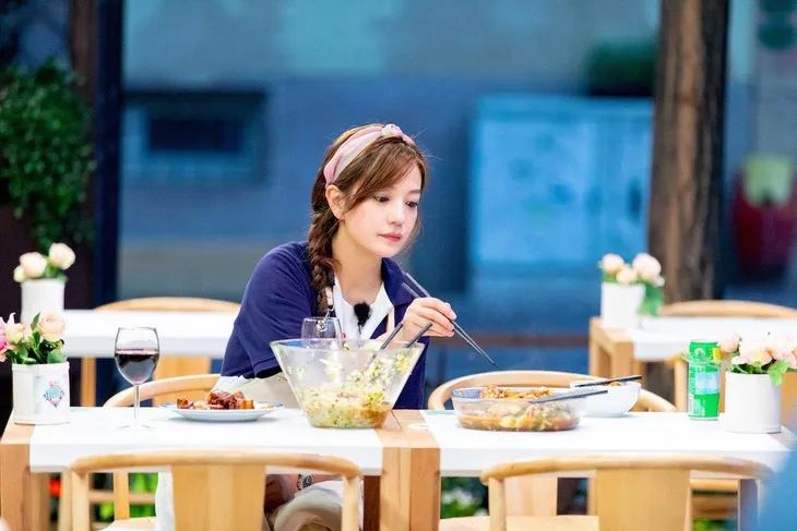 赵薇为啥演小燕子,赵薇演过什么节目