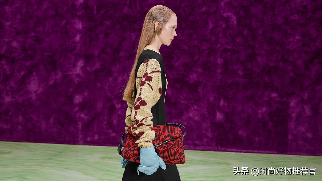 prada绗缝尼龙男士包,prada徽标印花帆布包